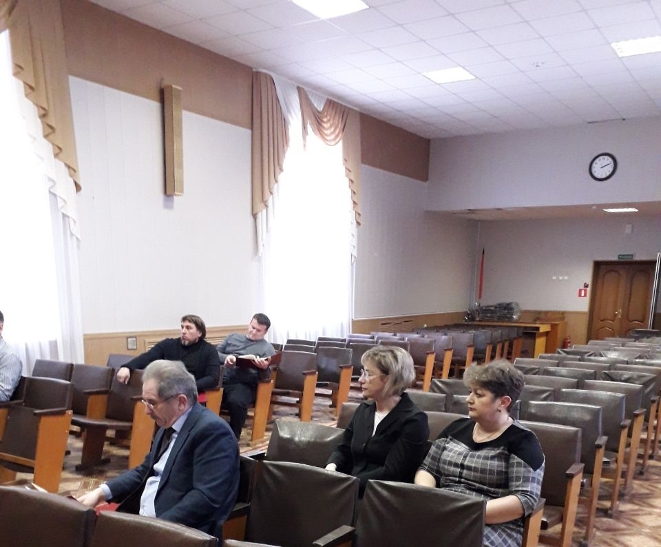 Сегодня председатель территориальной избирательной комиссии Колпнянского района Людмила Кузичева принимала участие в 12-ом заседании Колпнянского поселкового Совета народных депутатов.